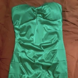Gorgeous green mini( length is about to mid thigh) satin dress. Size small
